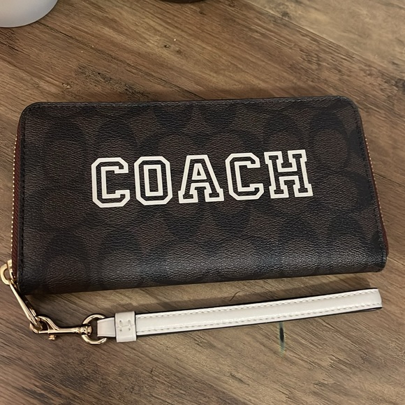 Coach Long Zip Around Wallet In Signature Canvas With Varsity Motif - Picture 10 of 12